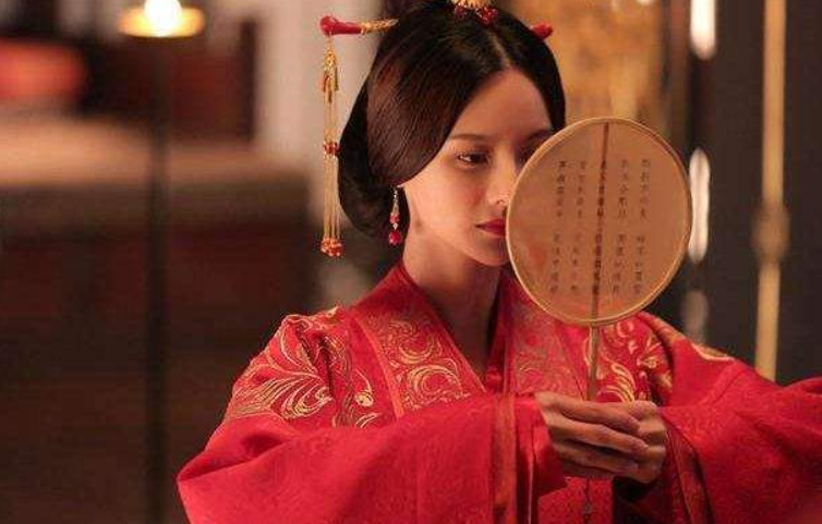 十大经典扇子武器：兼具乘风纳凉与实战功能的传奇兵器