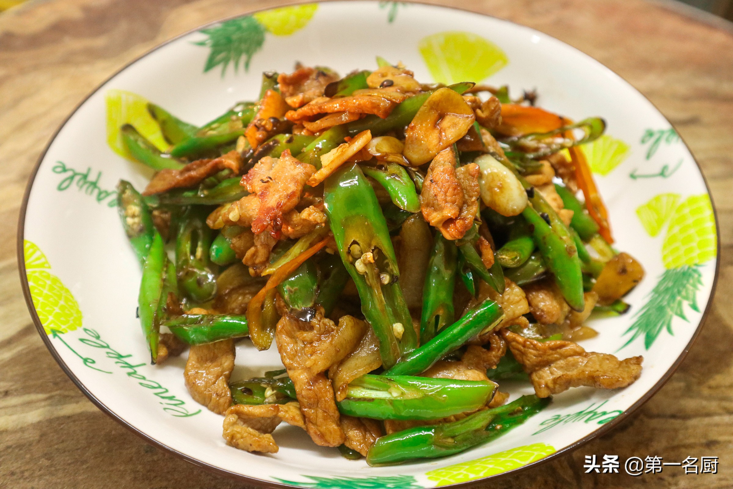 肉炒辣椒的做法（10步教你做出饭店级别的肉炒辣椒）