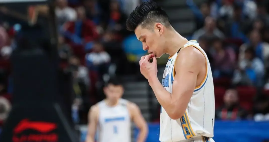 林书豪在nba为什么被针对(争议不断，被多次侵犯的林书豪在CBA真的被“特殊照顾”了吗？)