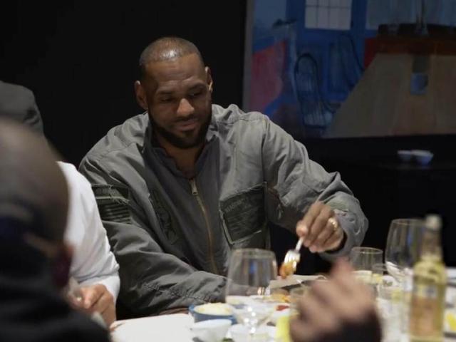 nba球星为什么吃鸡胸肉(NBA球员独家食谱曝光：詹姆斯一日三餐极其严格，近10年没碰猪肉)