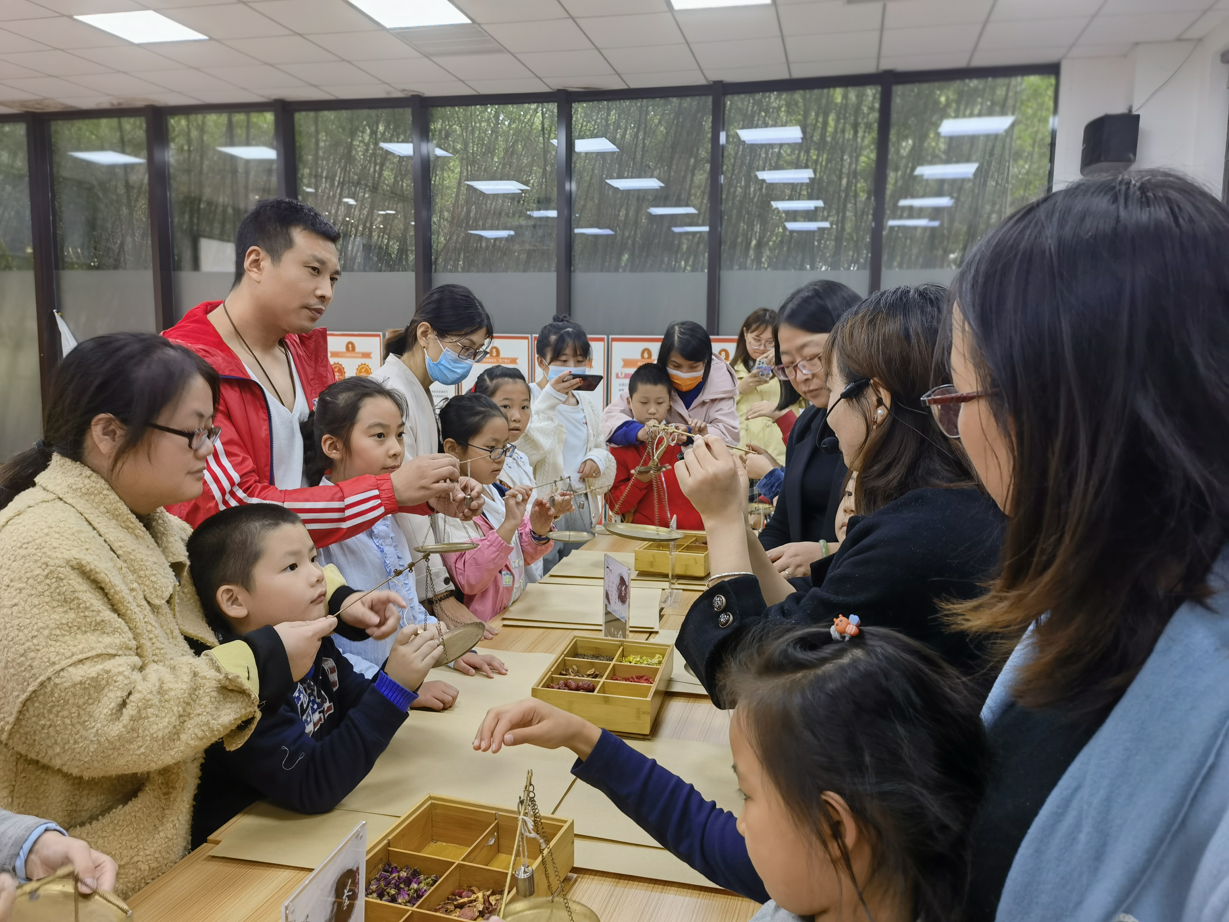 吴门养生茶饮 乐享健康生活——斜塘学校开展中医药文化传承活动