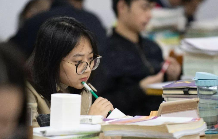 上大学之后，学生户口到底要不要迁到学校，过来人告诉你答案