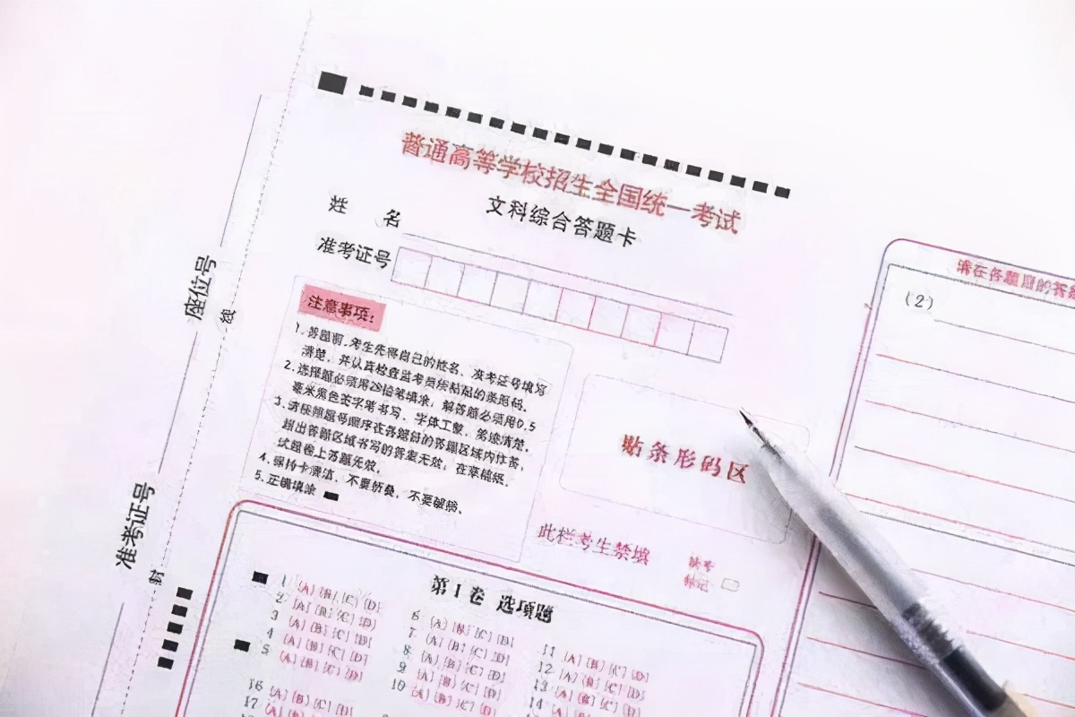 755字高考满分作文，其中30字连老师也不认识，阅卷组长写4页注释