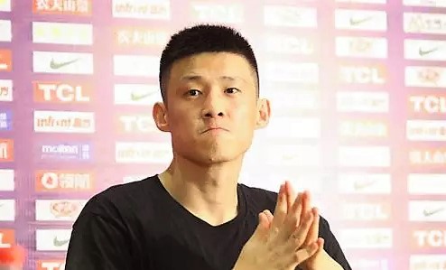 nba有哪些主场助威dj(四川男篮主场有意思，DJ给两队加油，主场球迷给阿联赵睿鼓掌！)