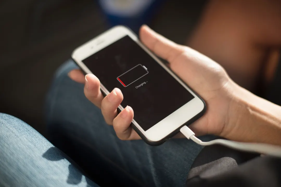 极客技巧：iPhone换电池后，还能用几年？