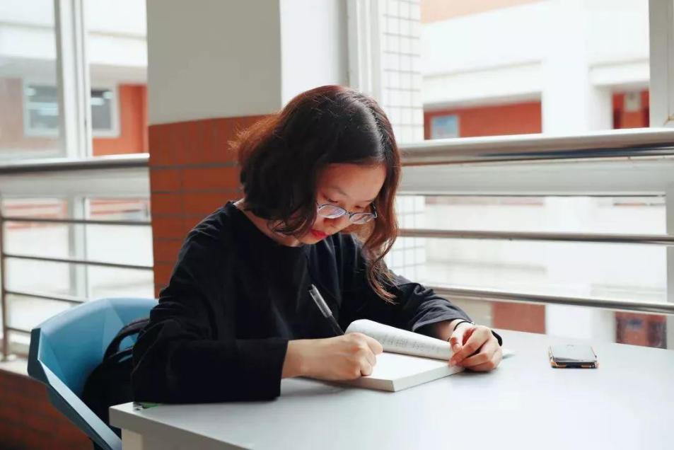 考研清北，保送浙大！四川这所高校学霸扎堆，关键颜值还很高！