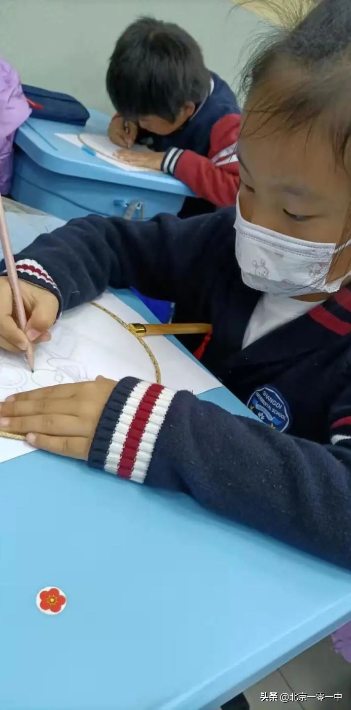 上地实验学校小学部的小可爱 带来了助力冬奥的小宇宙