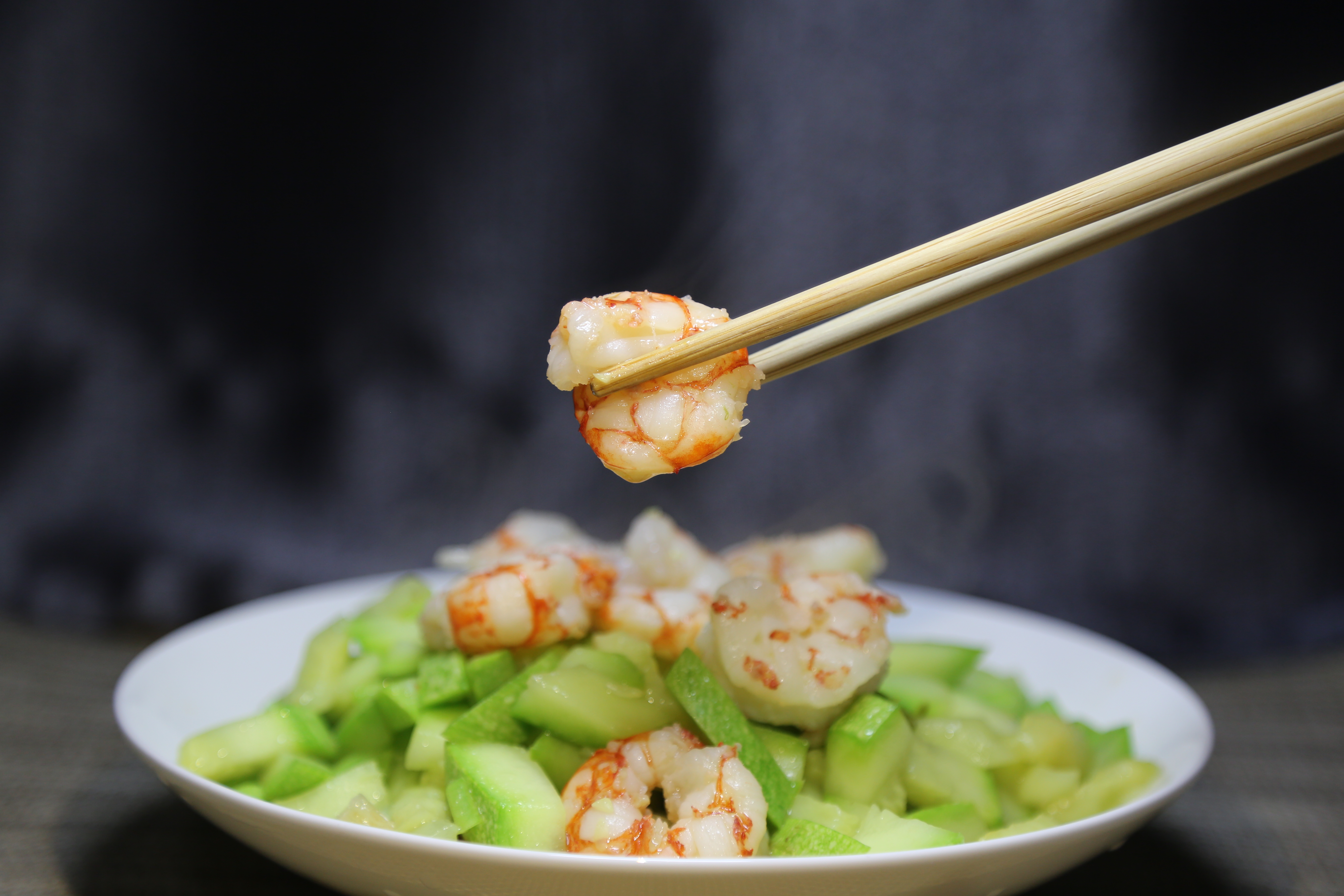 清爽鲜美又下饭的虾仁炒西葫芦,超级简单的营养美味减脂餐