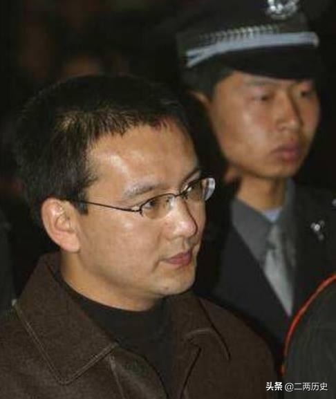 2002年，蘭州黑幫頭目馬冰冰被捕，他的團伙犯下了哪些案件？