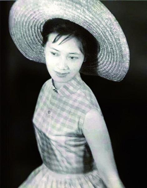 “歌唱家”朱逢博：丈夫死后不愿下葬遗体，痴情守候骨灰14年