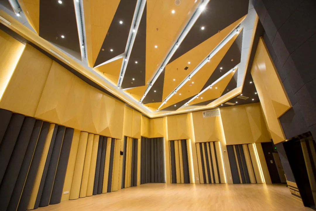 上海市现代音乐职业学校打造「录音棚集群」亮点全记录