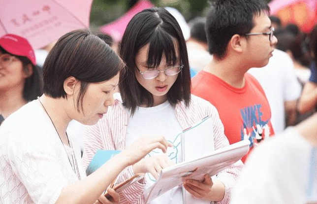 我国有所“入冬”超早的本科，十一就开始棉裤，南方同学倍感新奇