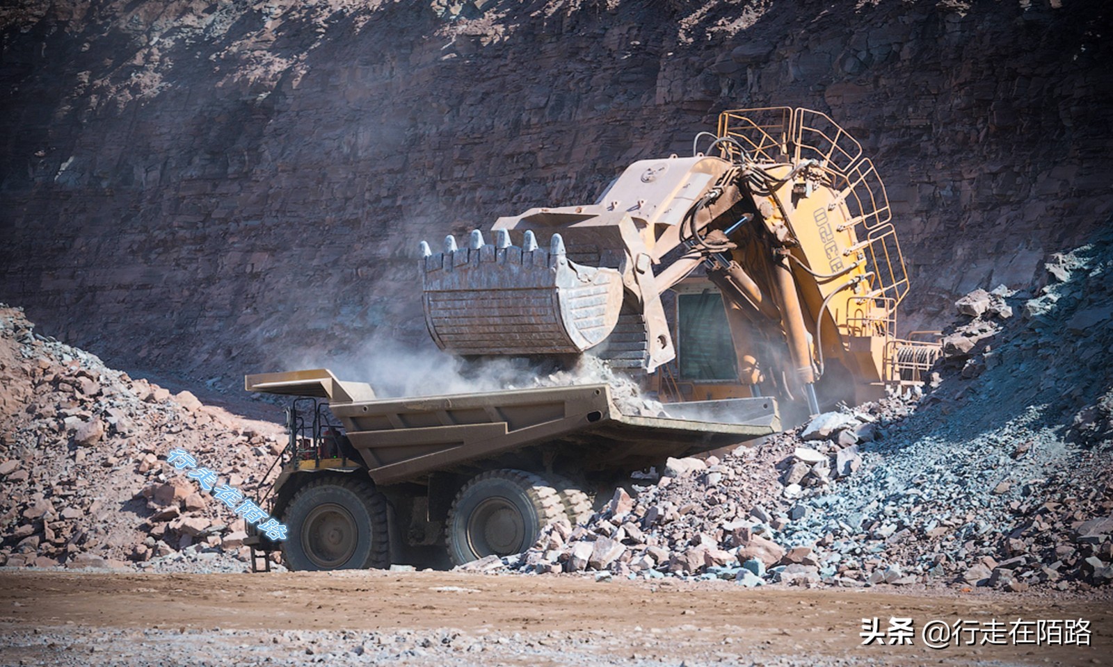 米尔内钻石坑：共挖出15亿吨矿石，日产钻石3万克拉