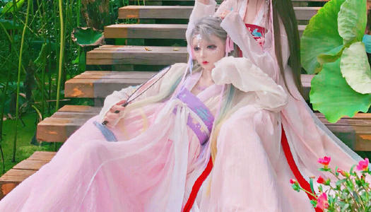 迪丽拉素颜卸妆后迪丽拉卸妆后的图片