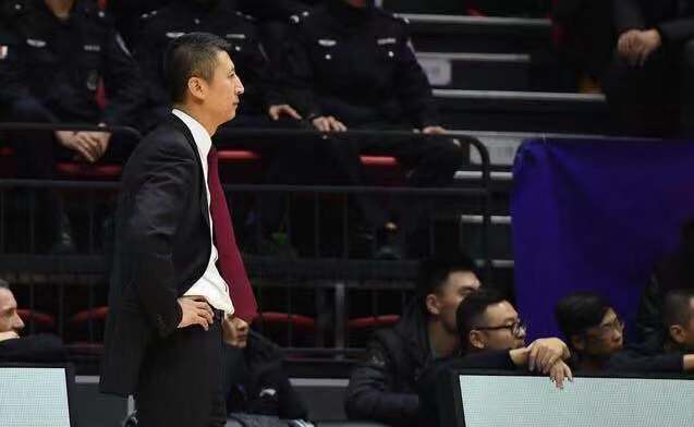 nba进球为什么裁判很淡定(这么精彩的对决却因裁判而失去意义，姚明为什么还能如此淡定？)