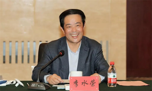 李水荣的荣盛大获丰收,公司产增飙升至1亿元,一下子行业站稳了脚.