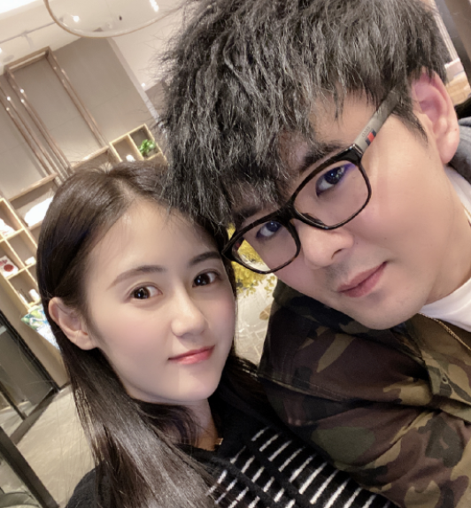 虎牙贱圣结婚现场（虎牙贱圣求婚全程视频）
