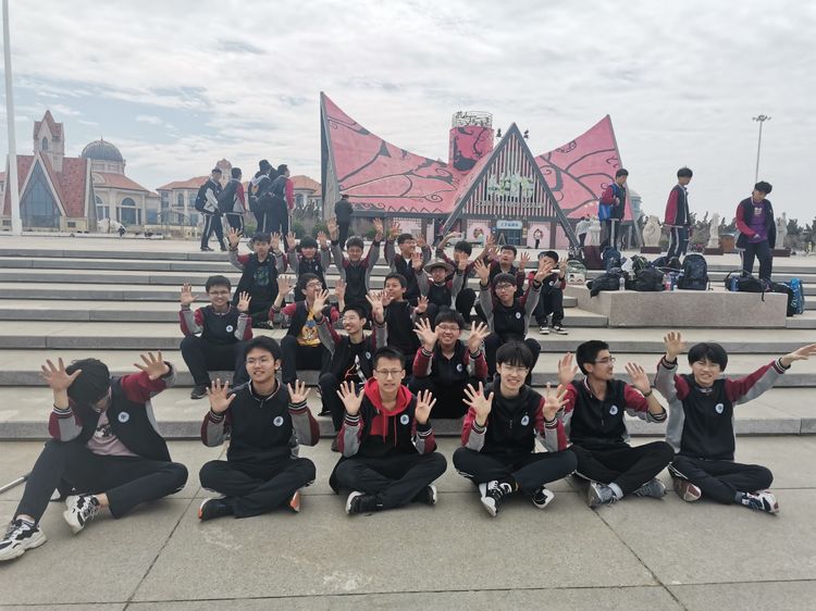 潍坊滨海国际学校组织徒步拉练活动