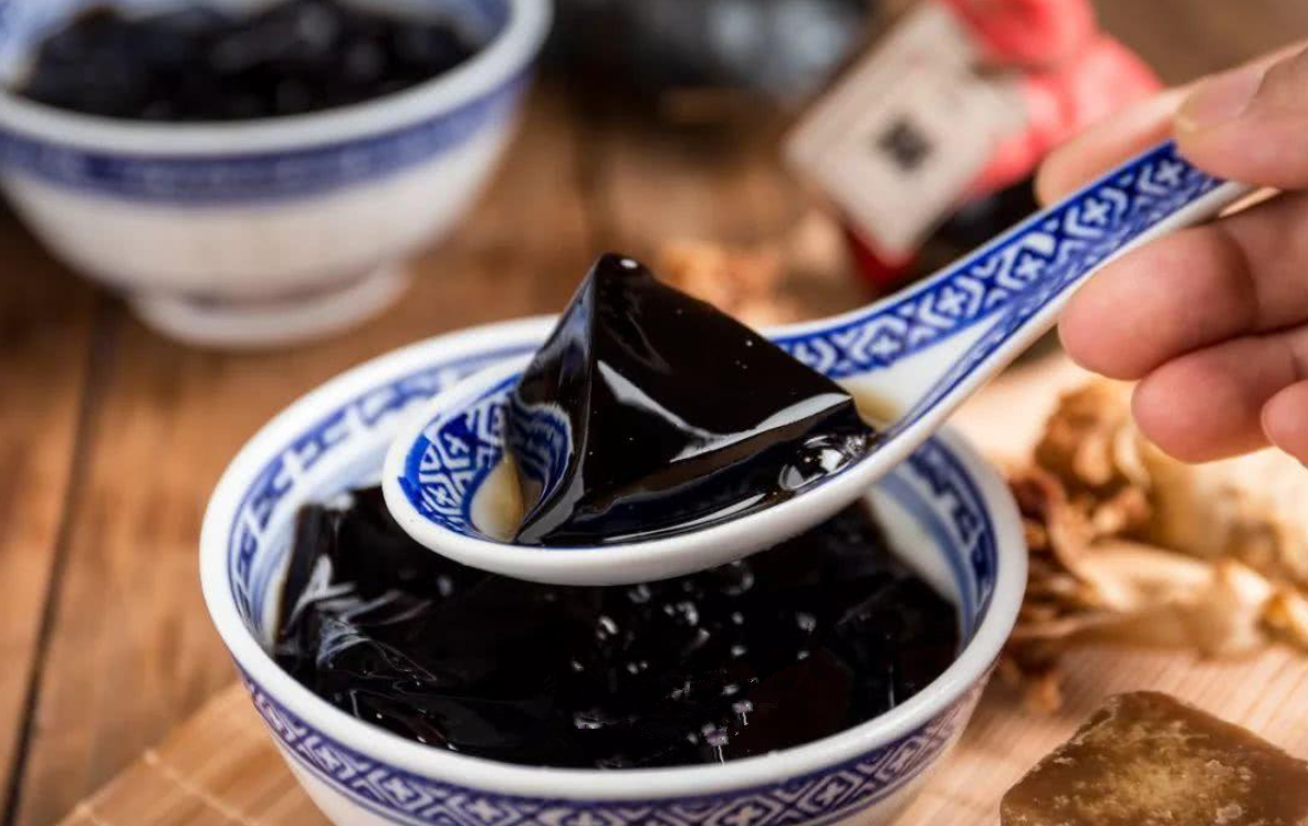 煮5只乌龟,做成真"龟苓膏",适合天气热了吃,网友:开眼界了