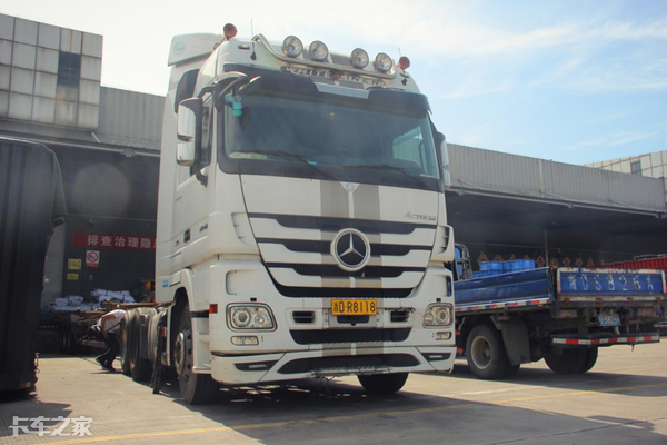 全球限量500台,国内只有2台,这样的奔驰mp3牵引车你见过吗?