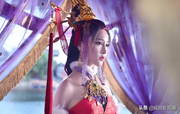 毛曉彤1250萬片酬欠款的背后，撕開了網劇的“遮羞布”