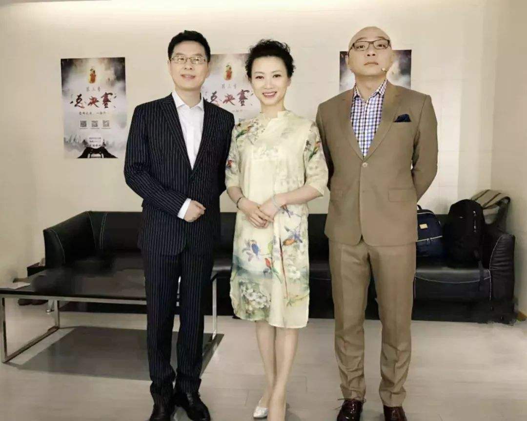 她是中南大学最美教授，被学生称为神仙姐姐，却因一本书被质疑