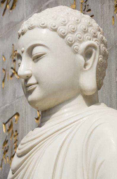 技巧｜汉白玉佛像雕刻如何清洗