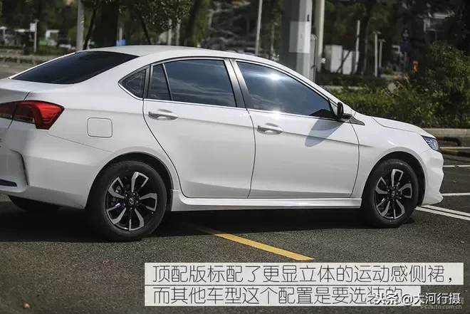 试驾\东南A5翼舞1.5L CVT：主打性价比，抢占紧凑级家轿市场！