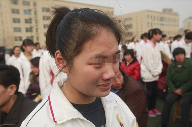 高考700分可能无缘清北？四川考生感叹：试卷简单，分数拉不开