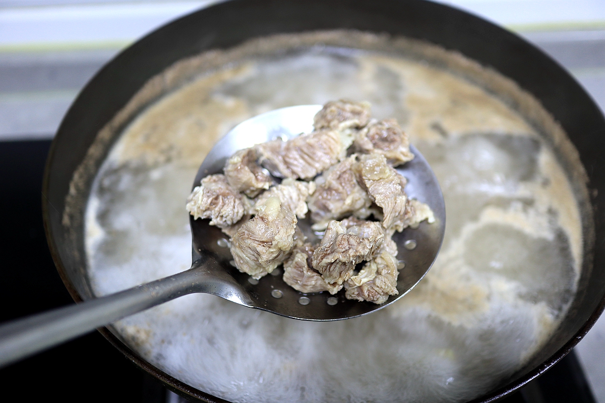 怎麼燉牛肉好吃又爛(連懶人小白都愛的電飯煲燉牛肉)