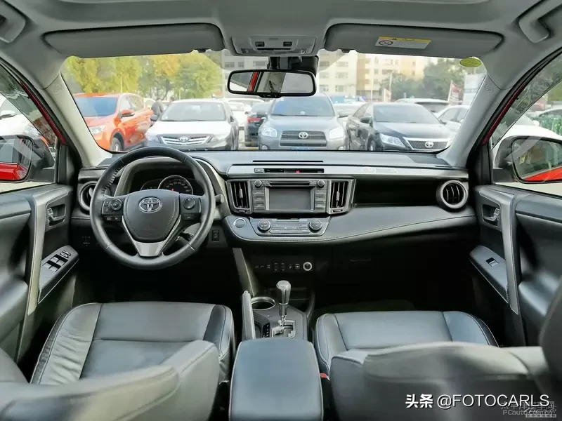 实拍第四代丰田RAV4荣放，近七年改款，小书包不在你不买？
