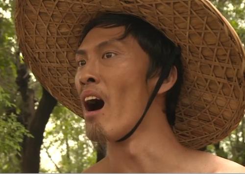 他出道多年不温不火,被贾玲发掘演喜剧,后登央视春晚一举成名