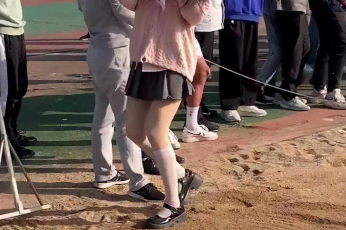 江西一高校运动会，女生穿“白丝”跳远，黑丝长跑，更多图片曝光