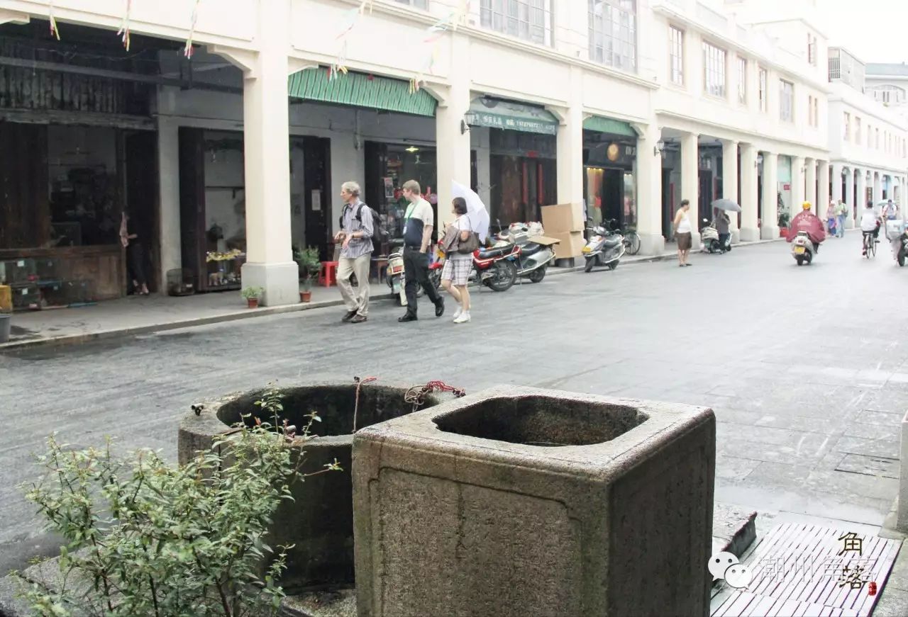 潮州城里，最不显眼却又可以称之为“眼”的，就是那一口水井了