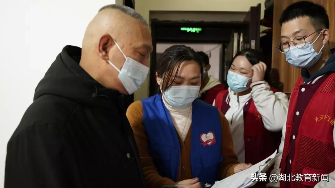 社区书记桂小妹泪洒思政课堂，与青年学子共话抗疫精神与青年担当