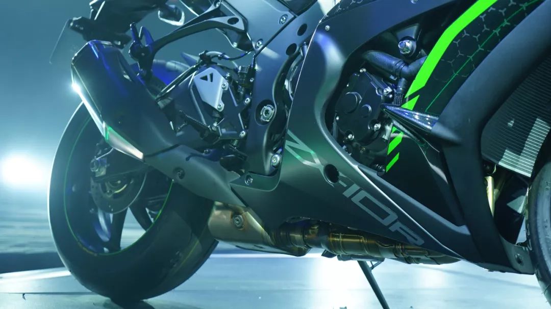 文末彩蛋福利 </p><p>　　 28.9万起，川崎发布 H2 Carbon以及ZX-10R SE