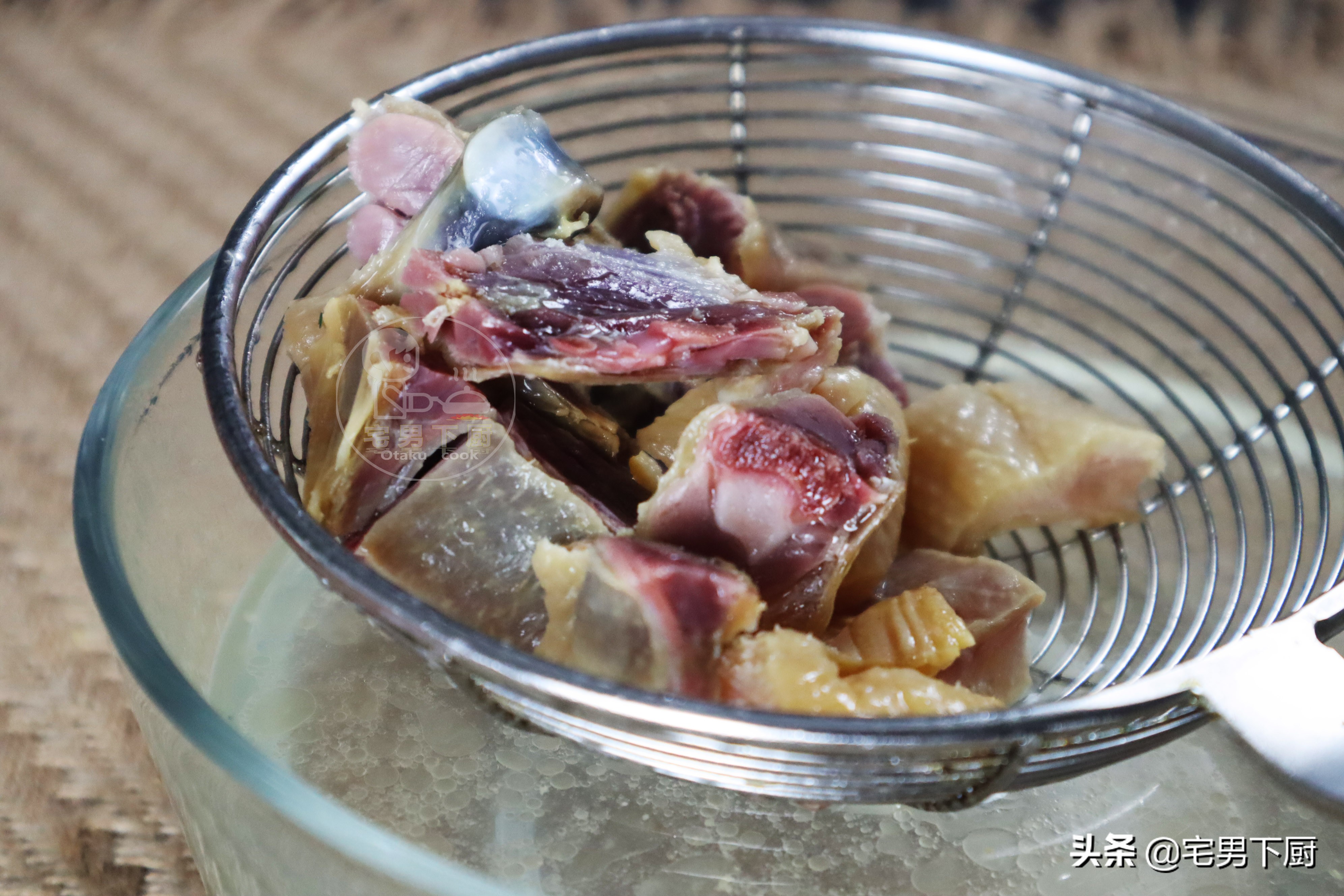 天气冷不知道吃什么？做一锅腊鸭炖萝卜，能镇压整个冬天