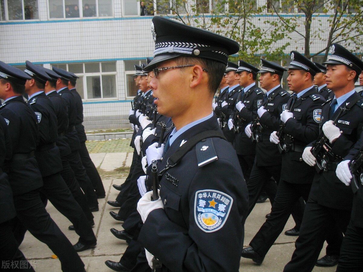 读警校必修第一课，弄清楚肩章警衔和警察相对应的行政级别