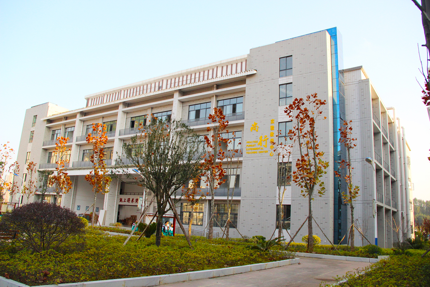 王牌对王牌：遵义市南白中学与遵义四中，哪所才是遵义最好的高中