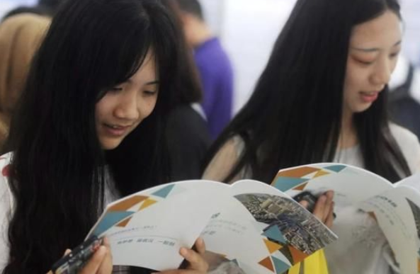 专科生到底算不算大学生？教育部门做出回答，大家看法不一样