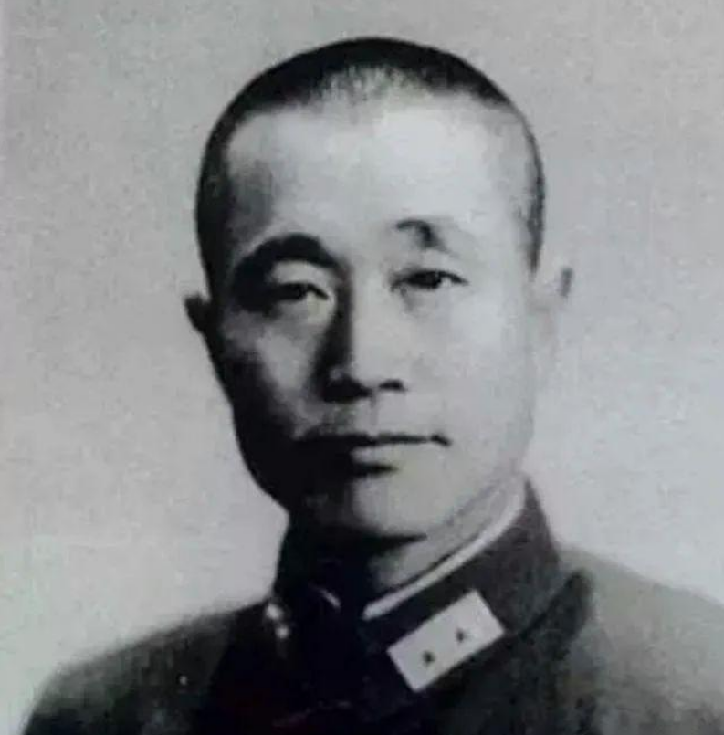 1952年，蒋介石看到一篇报道后大怒，吼道：快让他回来，别丢人了