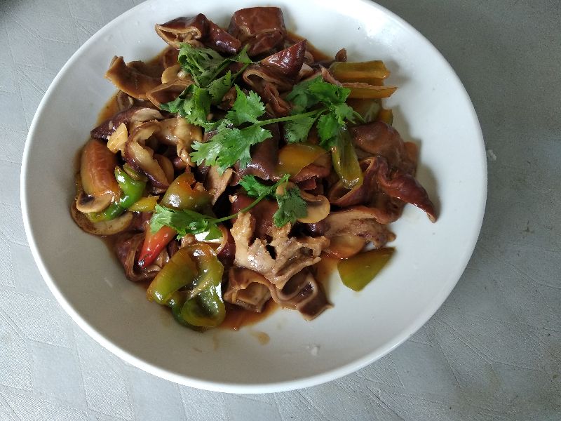 老爸过生日，我忙活一上午炒了10个菜，嫂子：下次还是去饭店吃吧