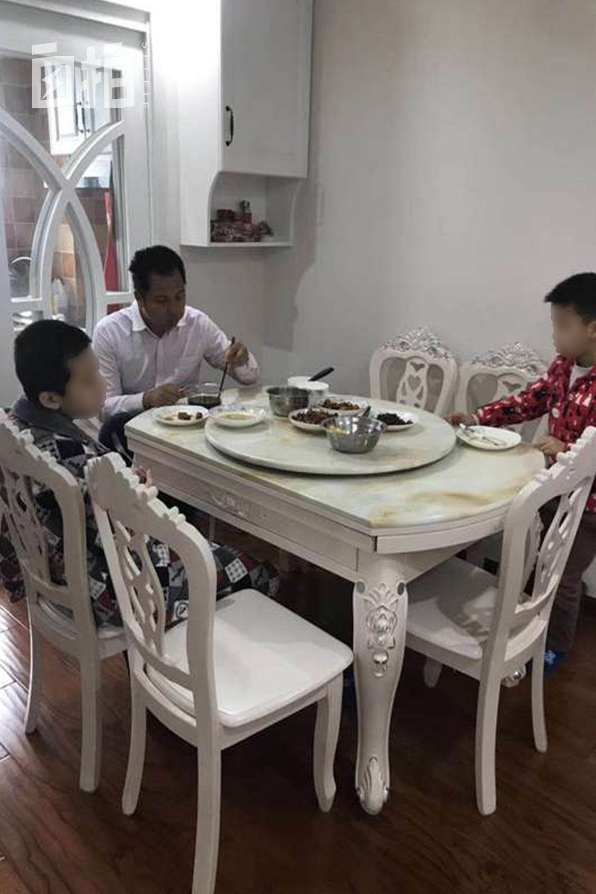 每年捞尸几十具，戴金链子辟邪，我的手机尾号是4444
