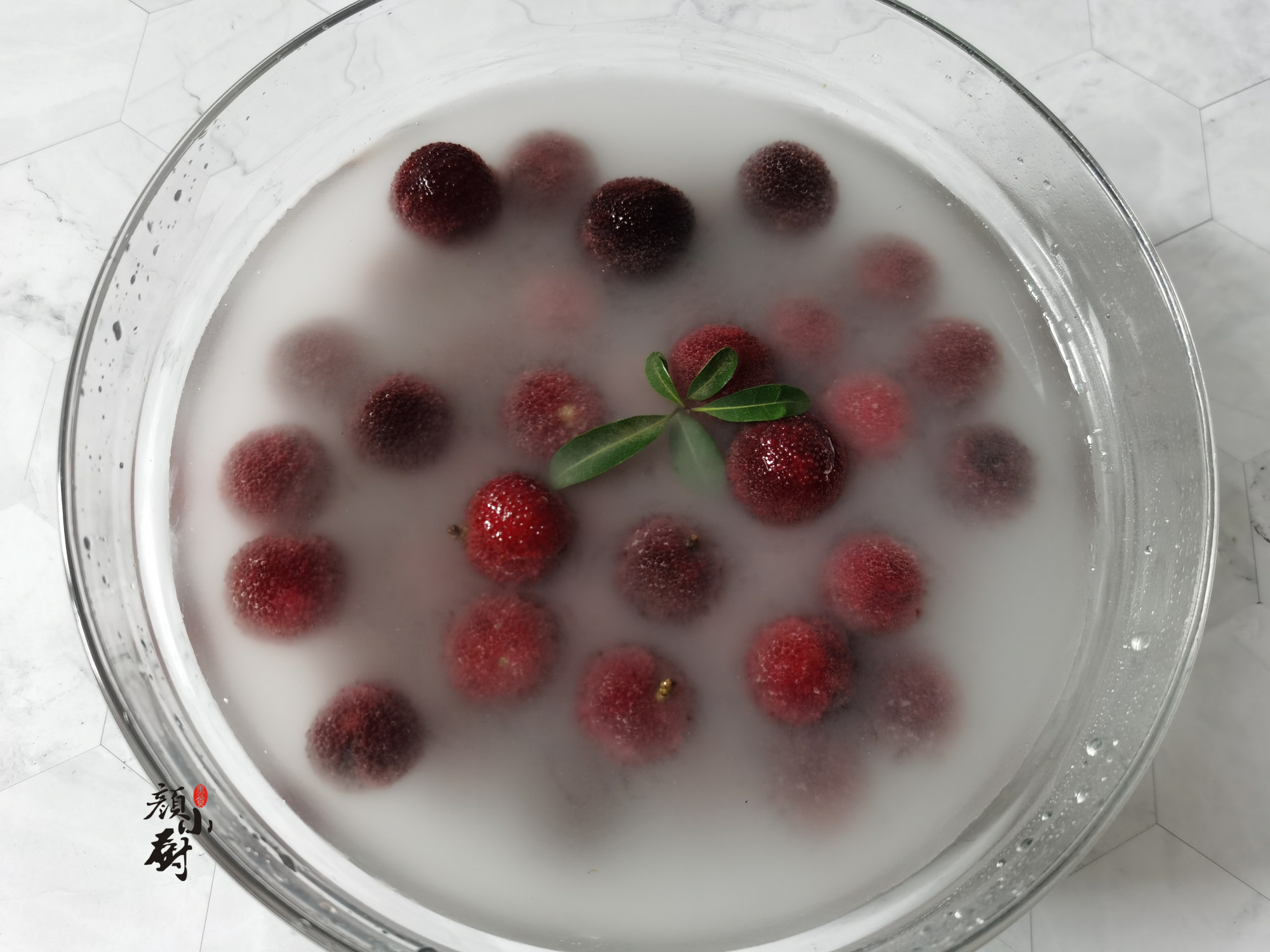 洗杨梅时,不要只加食盐,多加一点它,虫卵污垢自动跑出来