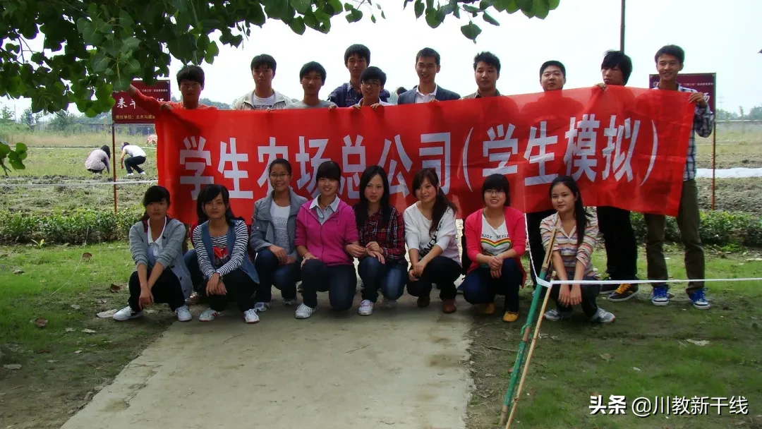 邓忠君：扎根四川大学锦城学院学生农场的“现代农夫”