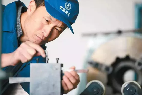 中国“第一刀”徐立平：他干着世上最玩命的工作，30年成大国工匠