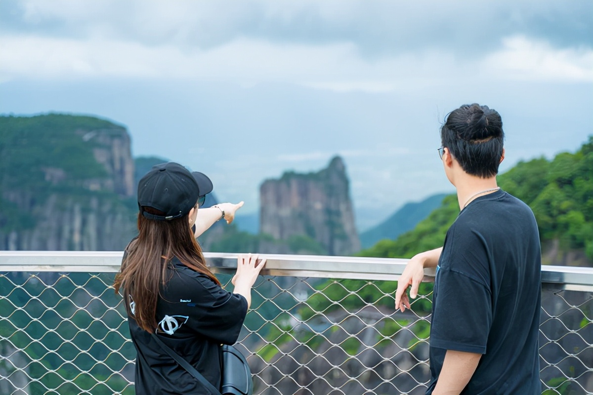 浙江最值得去的山，被誉为天下神仙居，云海翻腾秀丽壮美