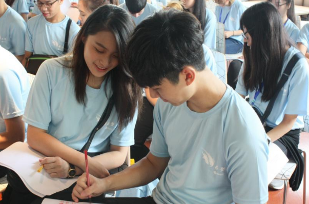 大学生的“洗头式”社交，令不少家长不能理解，学生却深有同感