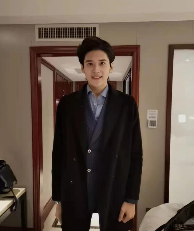 1米92的“校草”学霸，集颜值才华于一身，拿下“双料”第一