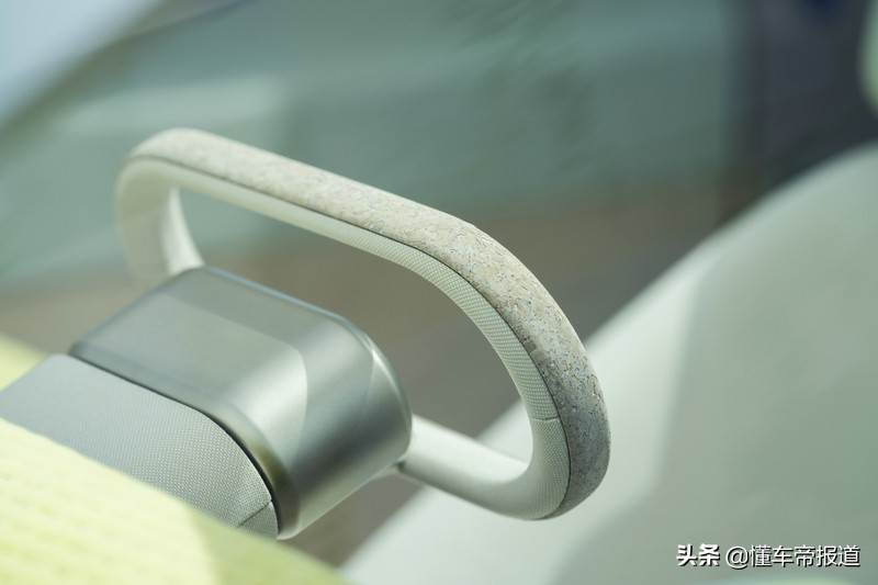 新车 </p><p>　　 汽车回归四个轮子+沙发？MINI新四座概念车发布，车内如客厅